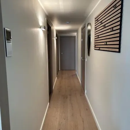 Spacious And Modern 3 Bedroom Near The Sea Apartment *