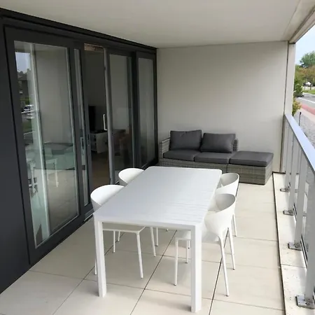 Spacious And Modern 3 Bedroom Near The Sea Apartment