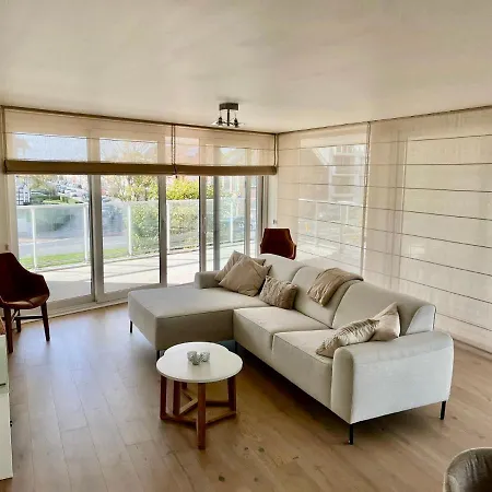 Spacious And Modern 3 Bedroom Near The Sea Apartment *